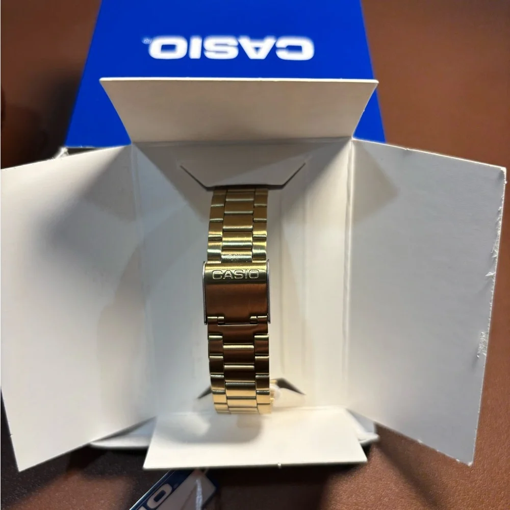 Gold Rectangular Casio - Picture 5 of 7